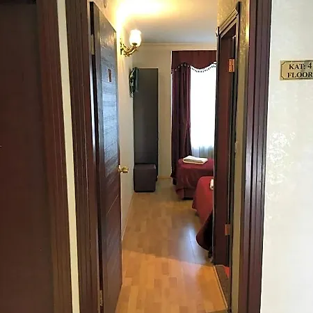 Hotel Red White